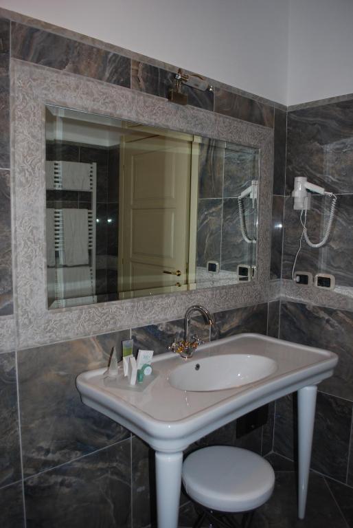 Regina di Saba - Hotel Villa per ricevimenti Grottaminarda Camera foto